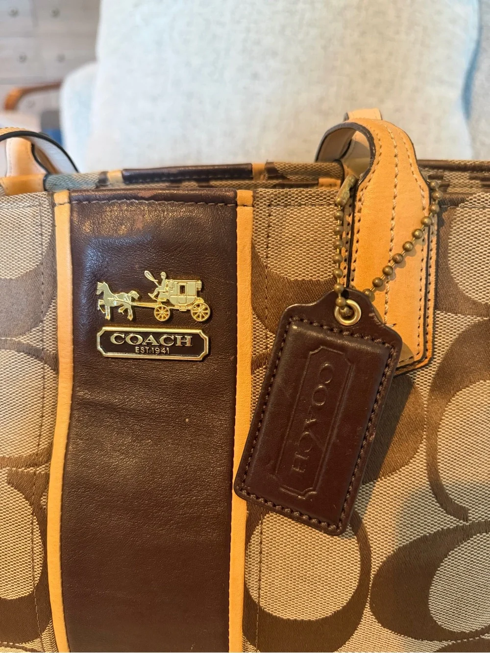Coach Kelsey Sig Canvas Tote & Hamptons Sig Wallet 11x15 - Picture 8 of 16